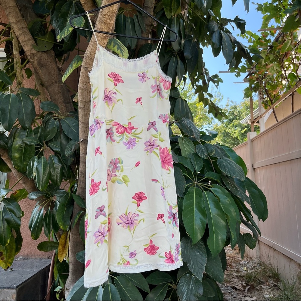 Pastel yellow floral dress ! - Picture 6 of 6